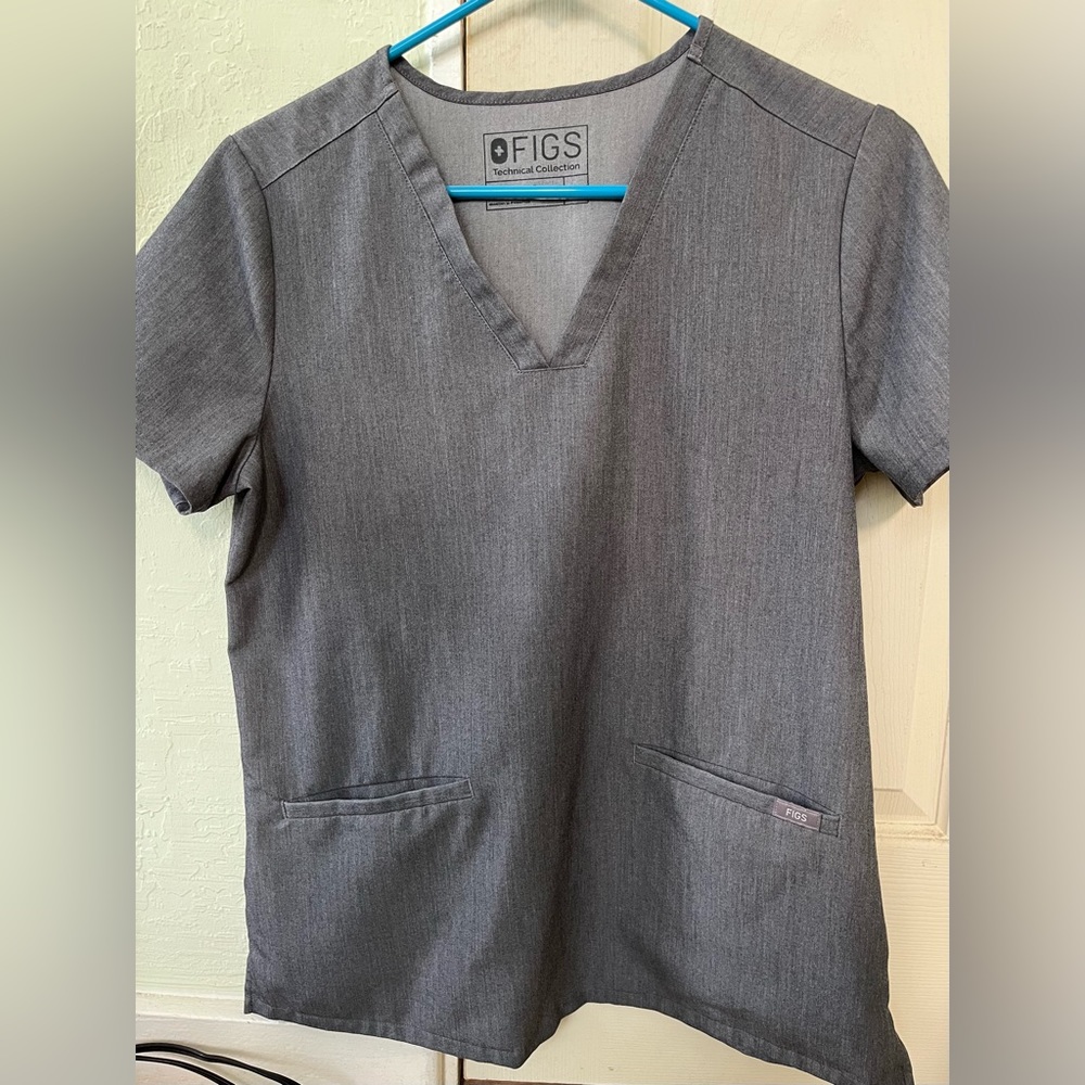 Figs scrub top size small gray